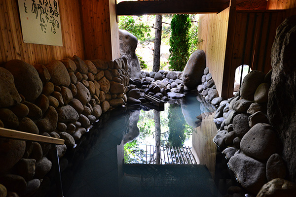 大浴場「月地の湯」の露天風呂