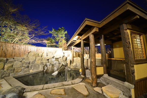 大浴場「岩の湯」の露天風呂