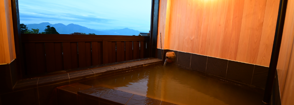 客室露天風呂「べにましこ」